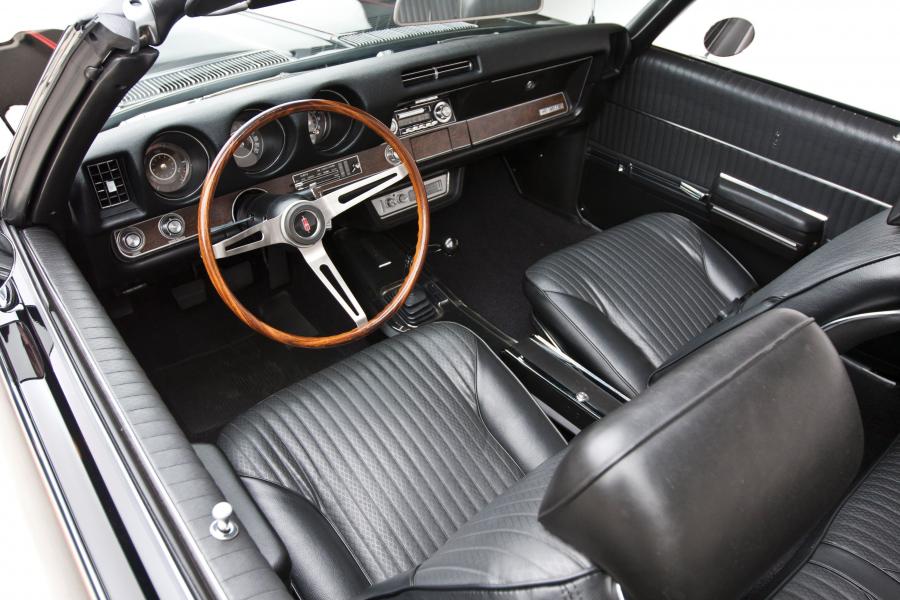 Интерьер Oldsmobile 442 Convertible 1969 года  (фото 17 из 29)